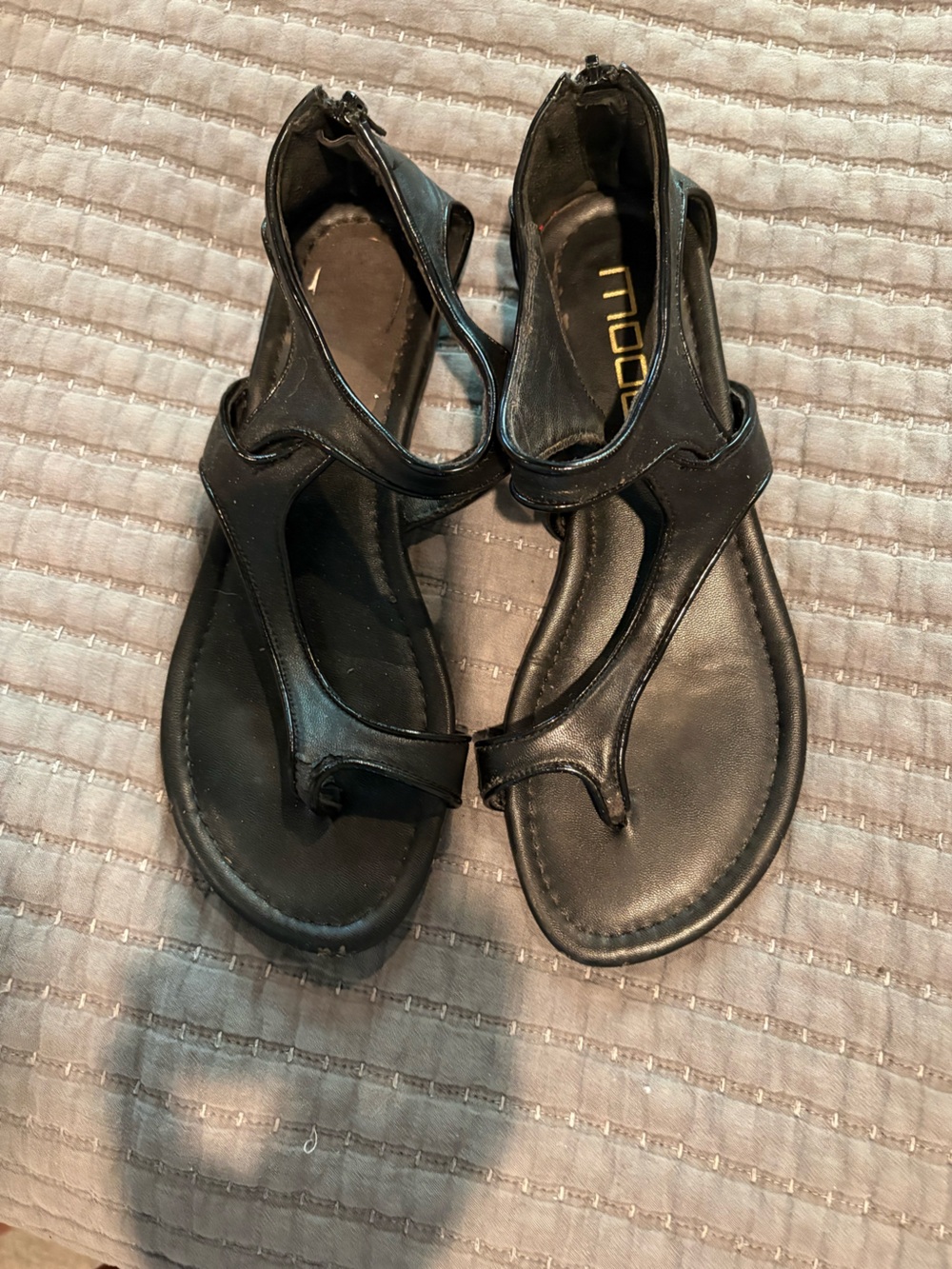Women’s Black Ankle-Strap Toe-Loop Sandals - Comfortable Everyday Wear